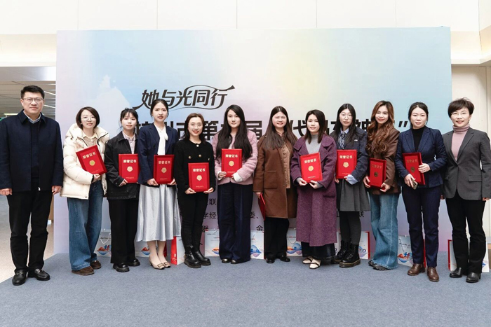 ���������ǻ����ߺ����е����조����Ů�񡱳ƺ�