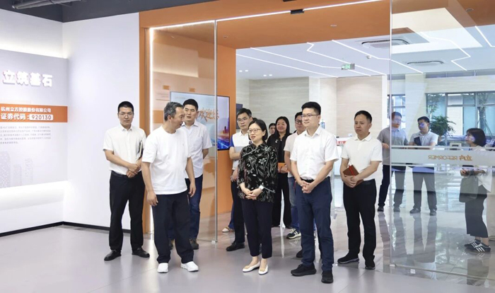 西湖区委副书记、区长周扬一行莅临立方控股走访调研